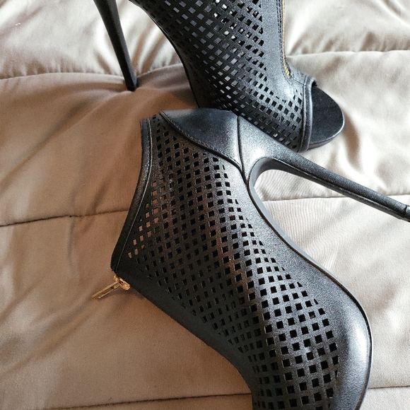 Call it Spring heels - Picture 4 of 6